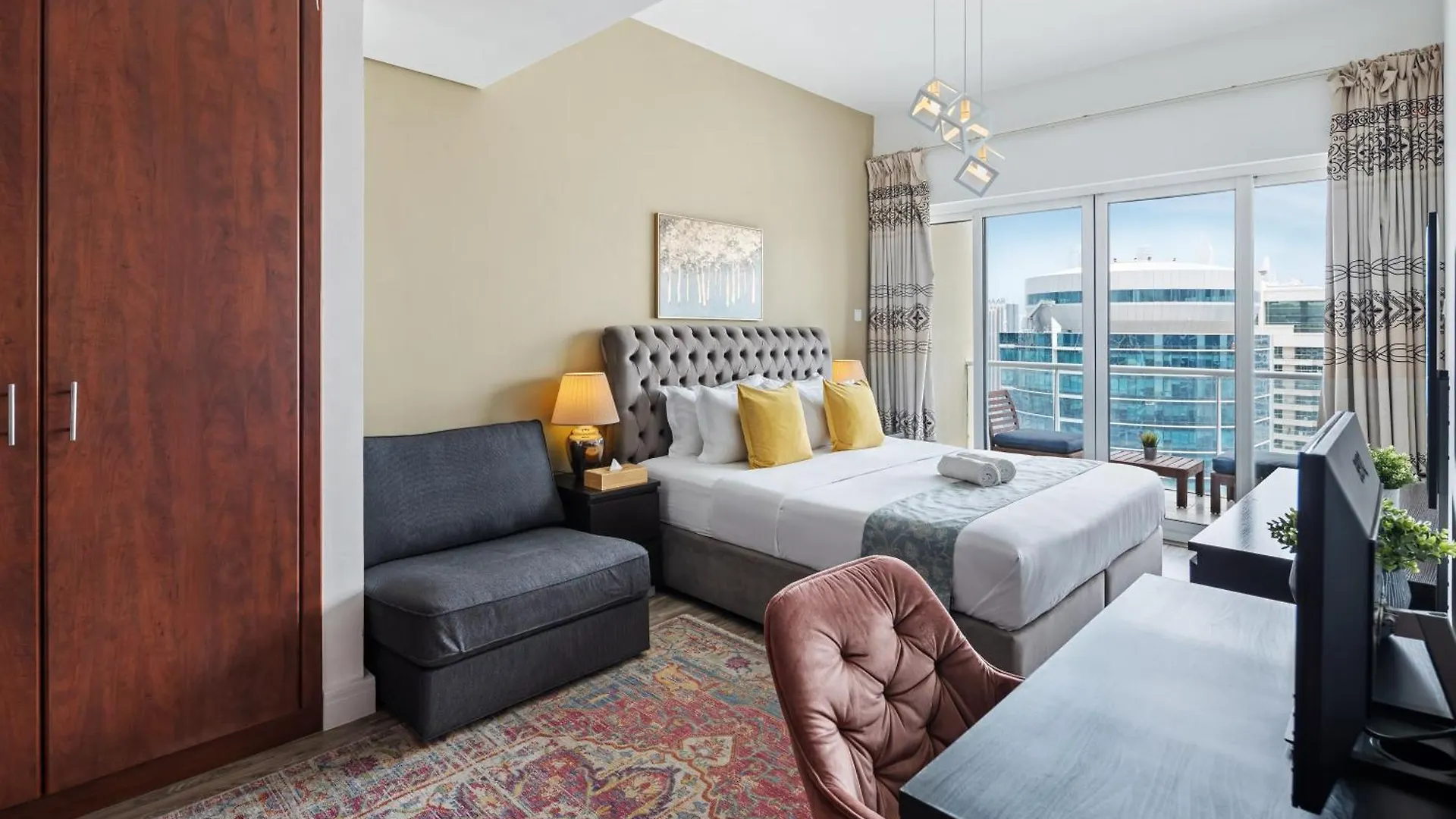 La Buena Vida: Panoramic Lake View Condo Near Dubai JLT Metro Apartment