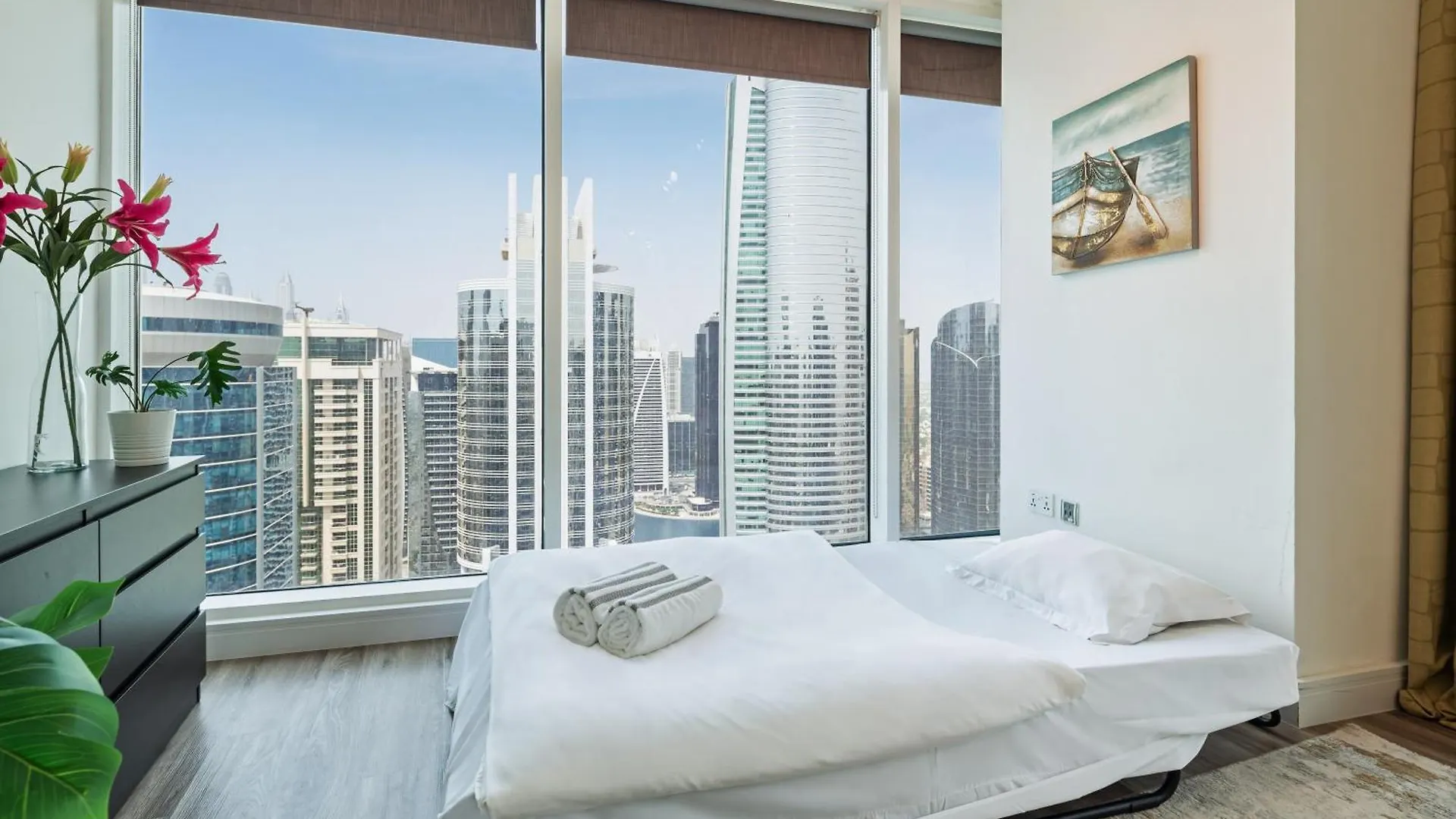 La Buena Vida: Panoramic Lake View Condo Near Dubai JLT Metro Apartment