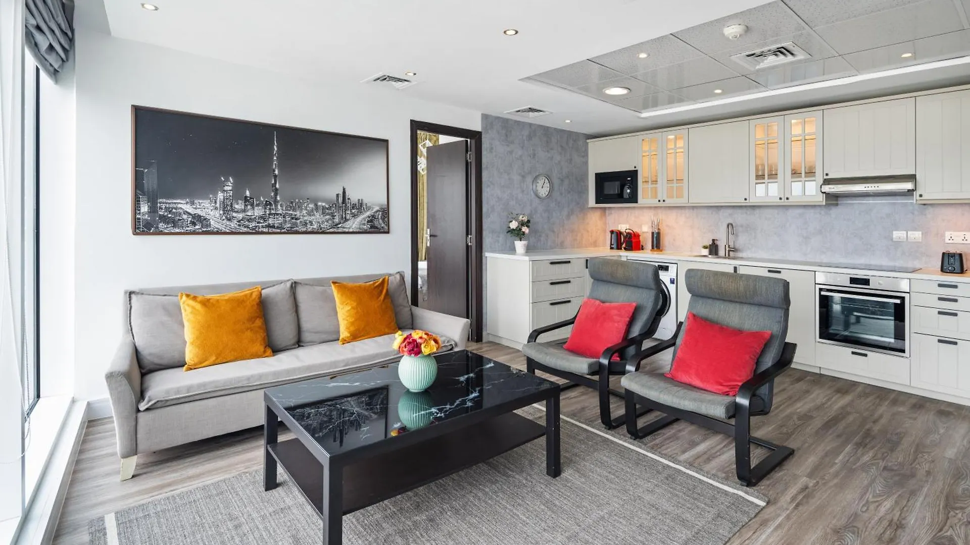 Lejlighed Modern & Spacious 2-Bed Condo With Panoramic Lake Views, Dual Balconies, Steps From Dubai Jlt Metro By 