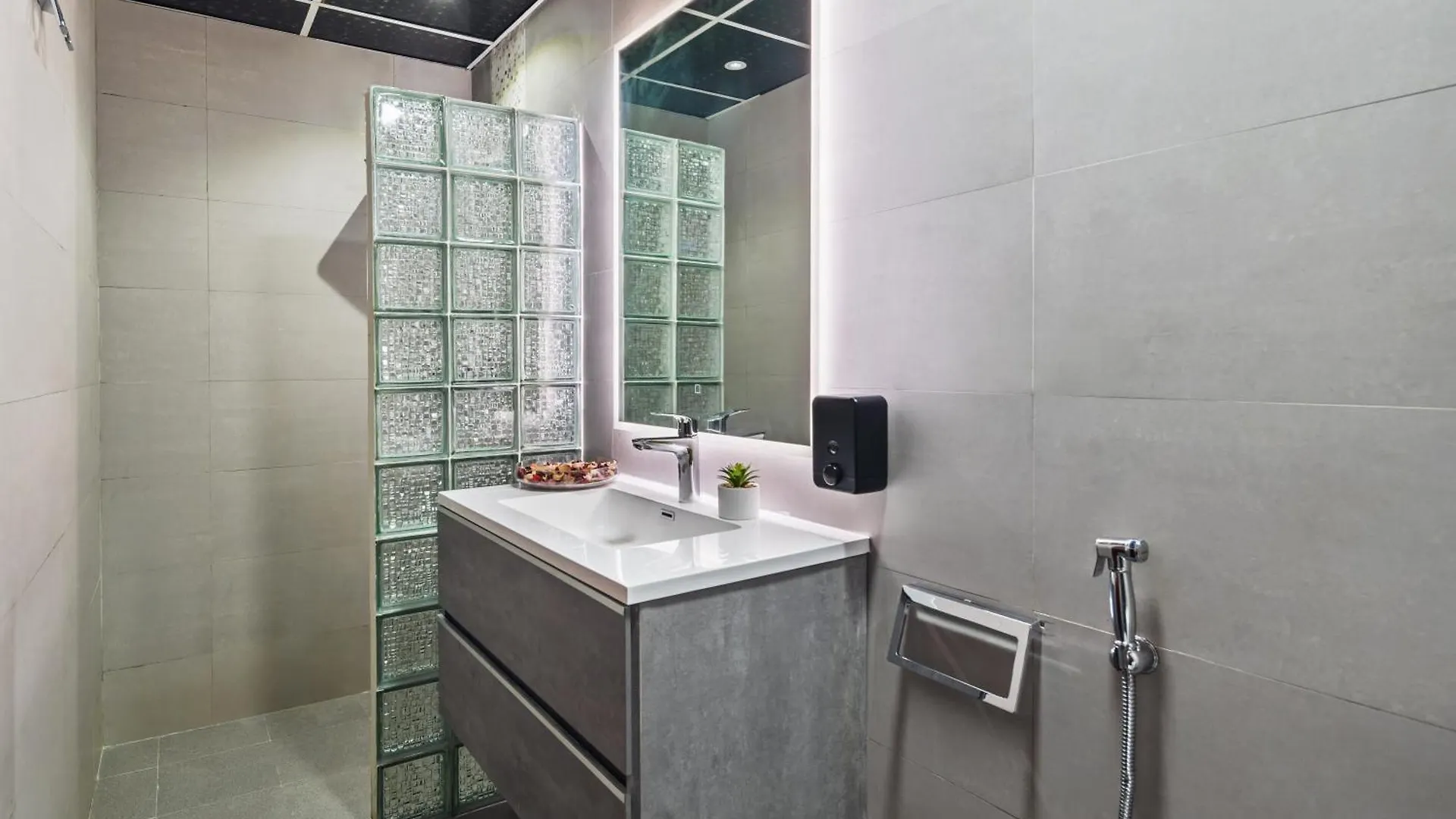 Modern & Spacious 2-Bed Condo With Panoramic Lake Views, Dual Balconies, Steps From Dubai Jlt Metro By 